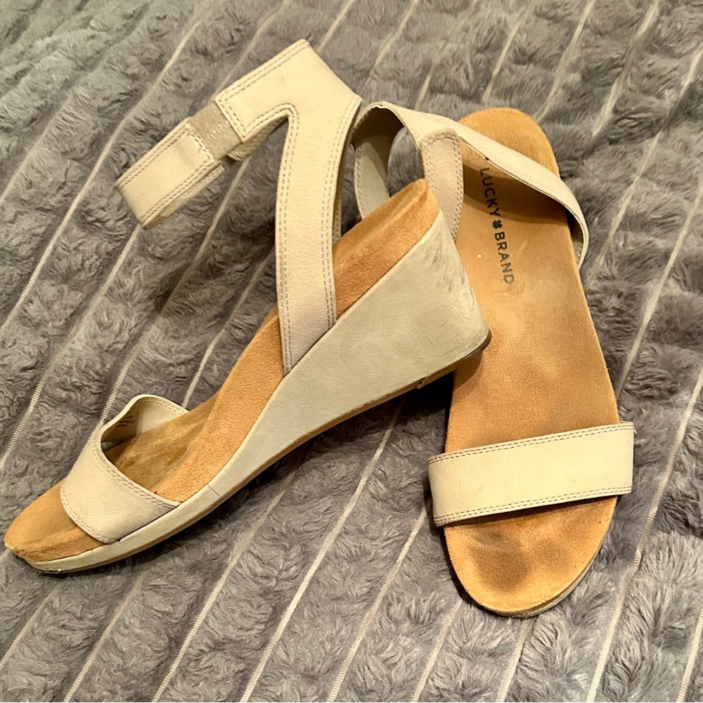 Lucky Brand Taupe Suede Wedge Sandals Womens Size 9.5 Ankle Strap